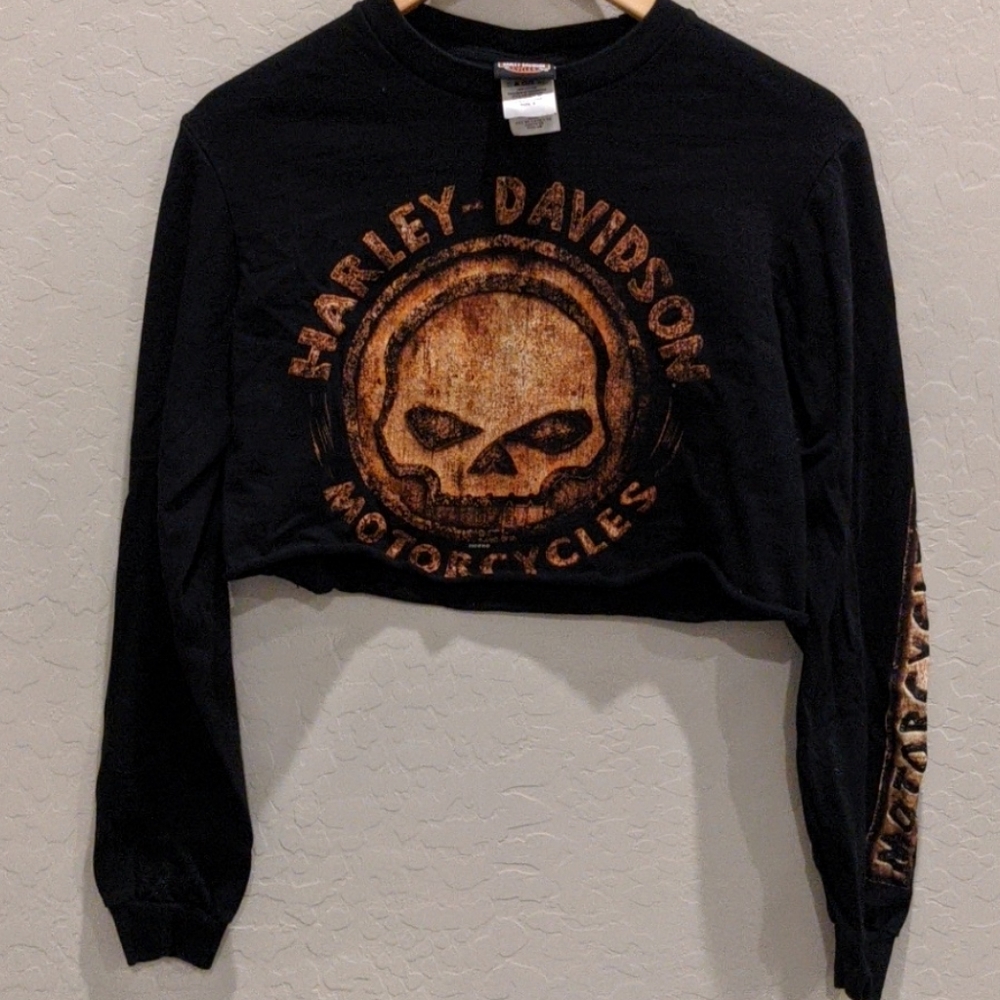 Cropped long sleeve shirt